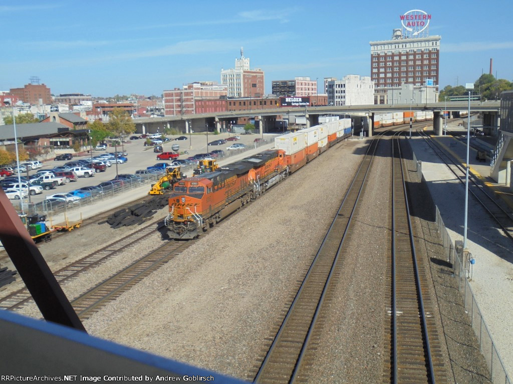 BNSF 8353 + 6108